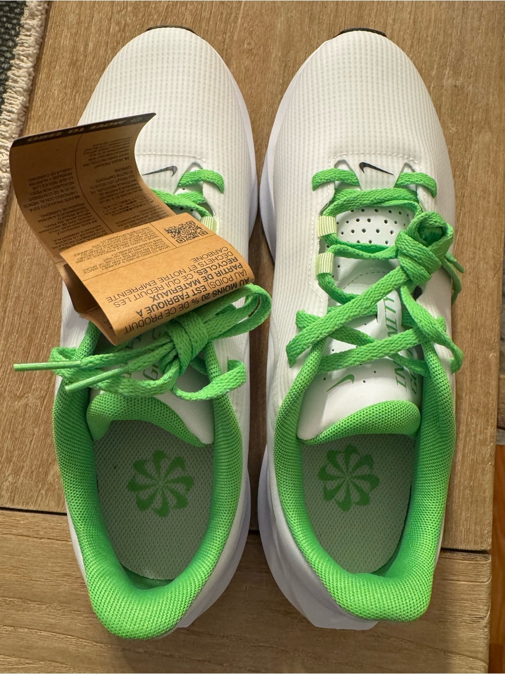 Nike Men’s White with Neon Green Laces and Lining Infinity Golf Shoes - Picture 3 of 6